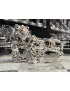 tigre plateado mediano